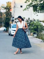 White sleeveless / collared blouse - Image 3