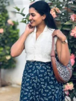 White sleeveless / collared blouse - Image 2